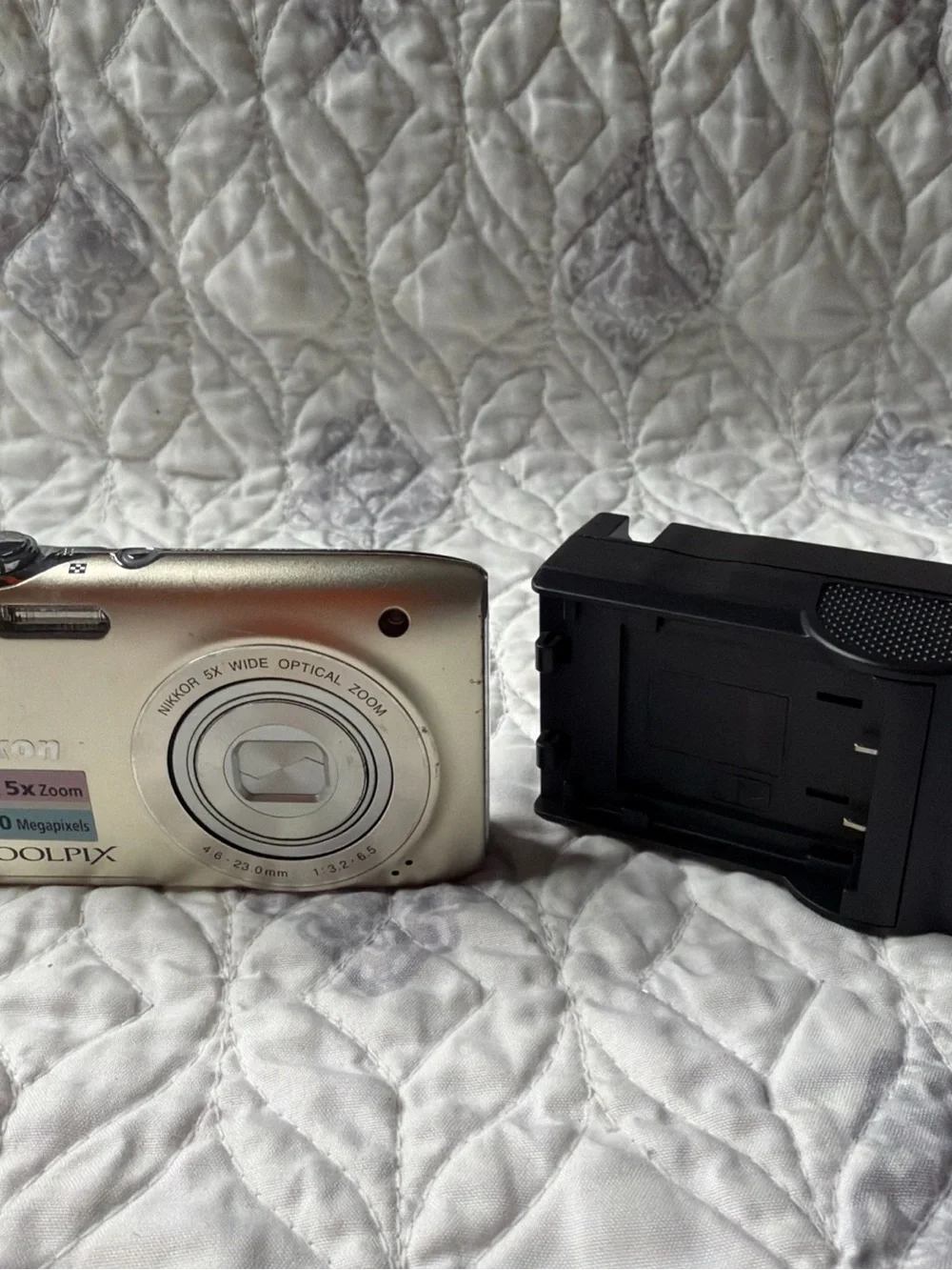 Nikon Coolpix 3100 Compact Digital Camera With Wall Charger And Battery